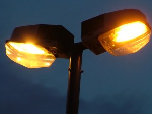 Заради високи сметки за ток: Изключват част от уличното осветление в Смолян