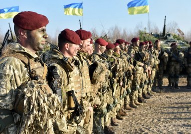 Съединените щати изпратиха в Украйна първата пратка от договорена военна