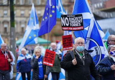 Стотици активисти за независимост на Шотландия организираха поход в Глазгоу