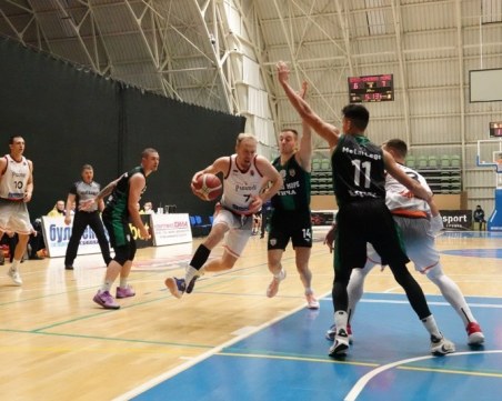 Академик се справи с Черно море във Варна