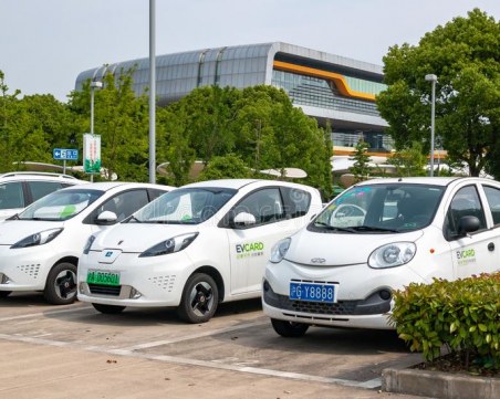 Хибридите и електромобилите изпревариха по регистрации бензиновите коли в Германия