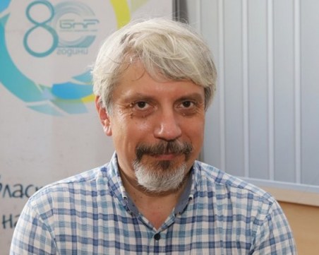 Проф. Витанов: Очакват ни три много трудни седмици, когато Омикрон достигне доминация