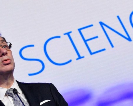 Подобрената ваксина, която ще влияе и върху Омикрон, ще бъде готова не по-рано от март