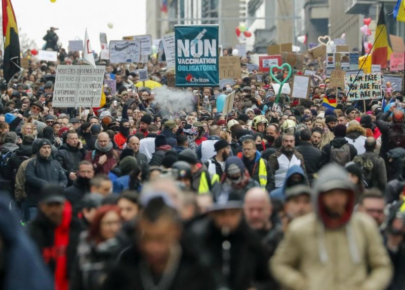 Хиляди излязоха на протест срещу COVID ограниченията в Брюксел