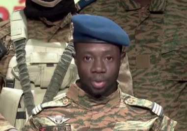 Военните в Буркина Фасо казват че са завзели властта и