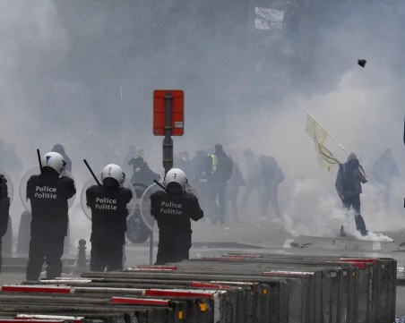 Безредици в Европа срещу COVID-19 мерките, в Белгия ситуацията ескалира