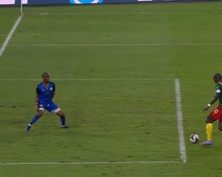 Коморските острови бяха много близо до продължения срещу Камерун с полеви играч на вратата и цял мач с 10 човека