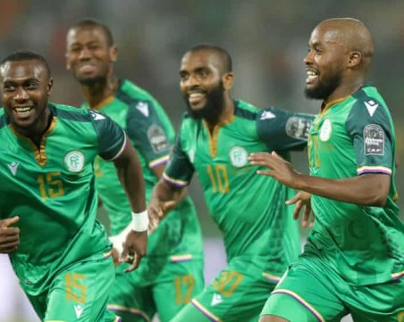 Коморските острови излизат с полеви играч като вратар в осминафинала срещу Камерун