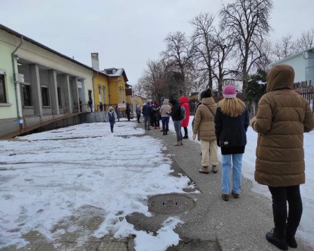 Почина блъснатото от автобус в София 17-годишно момиче