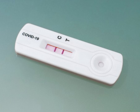 РЗИ проверява сигнал за общински съветник, дал положителен тест, но се разминал без карантина