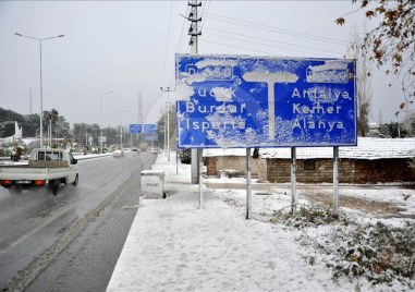 За първи път от 30 години сняг валя в турския