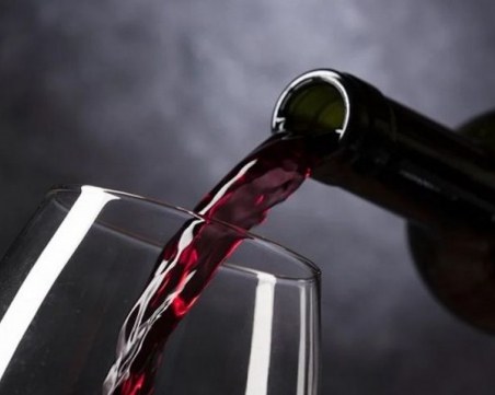 Китайски учени: Виното и шампанското предпазват от COVID-19