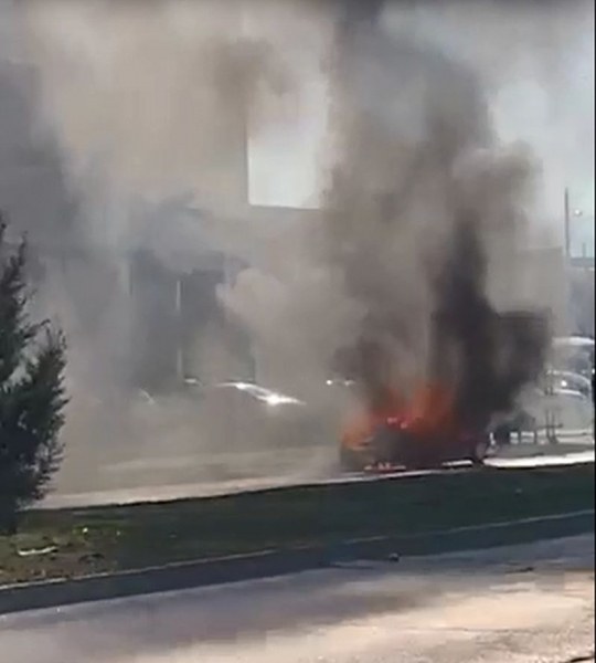 Кола избухна в пламъци в Тракия