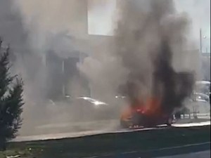 Кола избухна в пламъци в Тракия