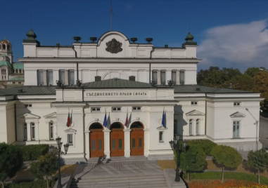 Парламентарната група на Възраждане влезе в сградата на Народното събрание