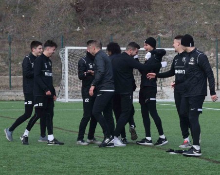 Локо играе утре първата си контрола на лагера