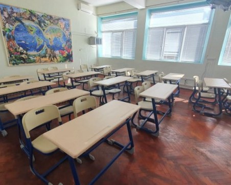 Затягат мерките в София област, големите ученици минават онлайн