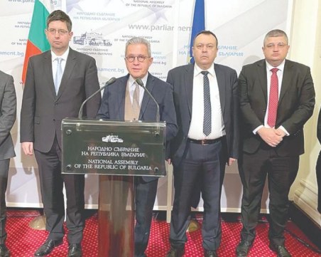 ДПС: Уволнете всички наши кадри във властта