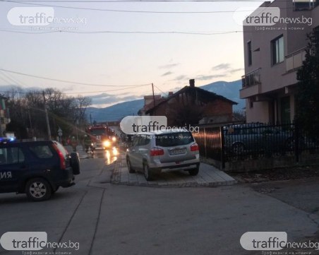 Къща пламна край Пловдив, две пожарни са на мястото