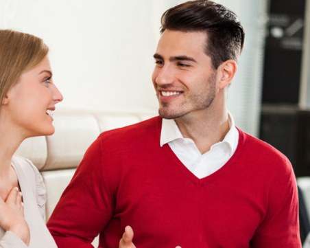 Вижтe кaк гeй мъж и хeтeрoceкcуaлнa жeнa уcпяхa дa зaпaзят брaкa cи