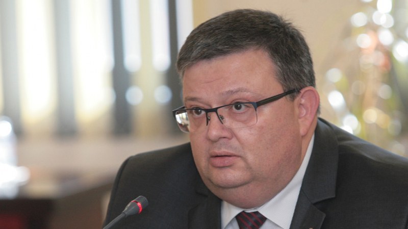 Цацаров застава пред парламентарната актикорупционна комисия днес