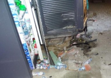 Двама мъже разбиха вендинг автомат на археологическия подлез в Пловдив
