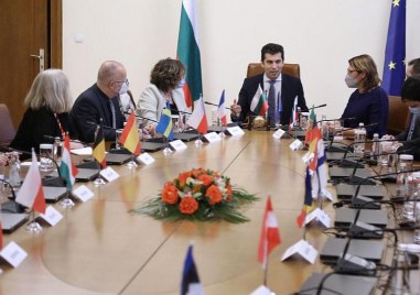 Кирил Петков се срещна с посланиците на държавите членки на Европейския