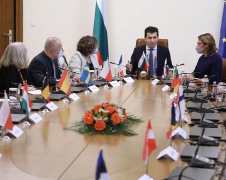 Кирил Петков обсъди ключови теми с посланиците на държавите-членки на ЕС