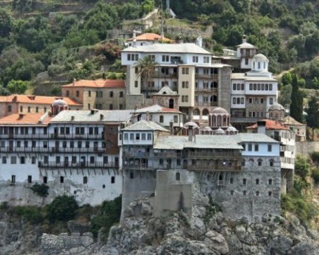 Над 50 монаси от Света гора са починали от COVID-19, сред тях и българин