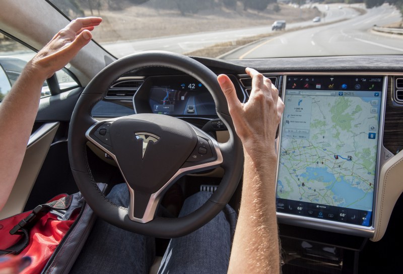 Илон Мъск:  Автопилотът на Tesla ще бъде по-добър шофьор от водач зад волана