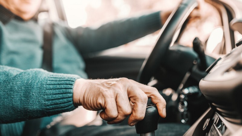 Странен инцидент на Балканите: 98-годишен шофьор блъсна 81-годишен пешеходец