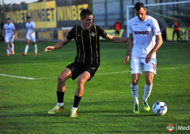 Вторият отбор на Ботев Пловдив победи Гигант Съединение с 2 0