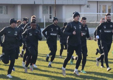 Защитникът Райън Бидунга пристигна днес на проби в Локомотив Пловдив