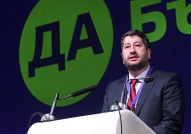Христо Иванов беше преизбран за лидер на Да България Конгресът на партията не