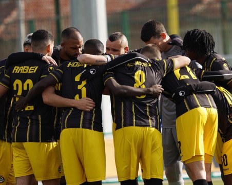 Ботев разгроми Царско село в контрола, феноменален гол на Неделев