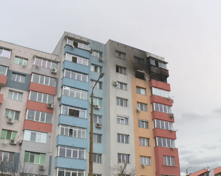 Част от жителите на опожарения блок в Благоевград още не могат да се завърнат по домовете си