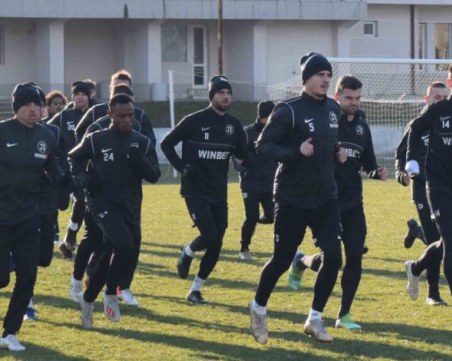 Френски защитник пристигна на проби в Локо