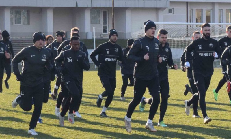 Защитникът Райън Бидунга пристигна днес на проби в Локомотив Пловдив,