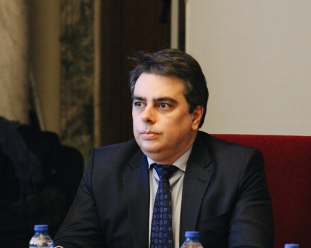 Асен Василев не отстъпва: За истината не трябва да се извинявам