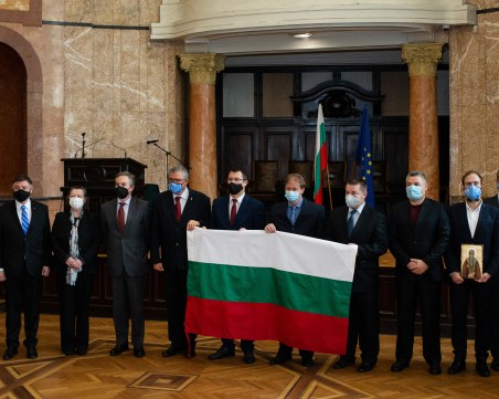 Първата група участници в 30-а експедиция до Антрактида се завърнаха у нас