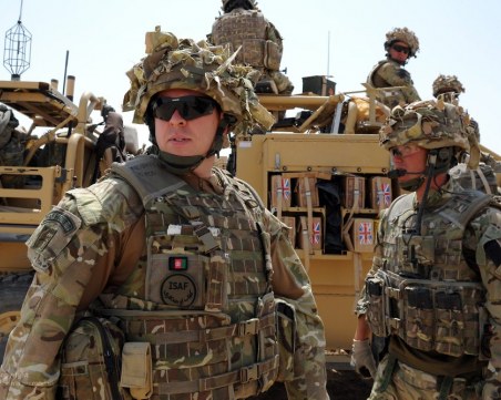 Великобритания обмисля да удвои военните си сили в Източна Европа