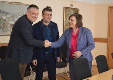 Вицепремиерът и министър на икономиката Корнелия Нинова се срещна с представители на