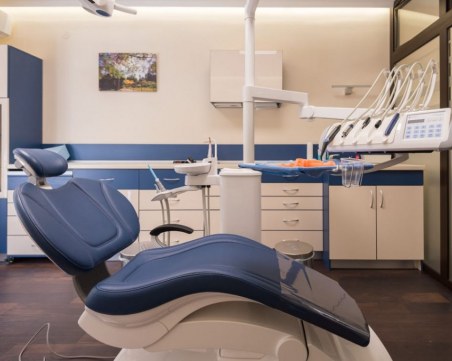 Асоциацията на зъботехниците поиска оставката на директора на НЗОК