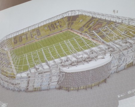 Феновете на Ботев се срещнаха с областния управител за Колежа