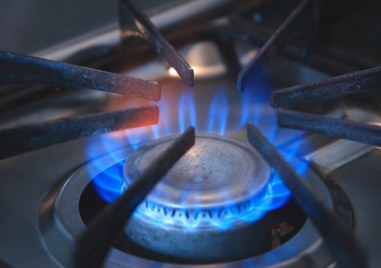 Природният газ поевтинява от днес със 17 64 Комисията за енергийно