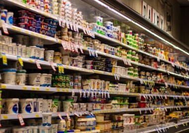 Унгария замразява цените на някои хранителни стоки като реакция на