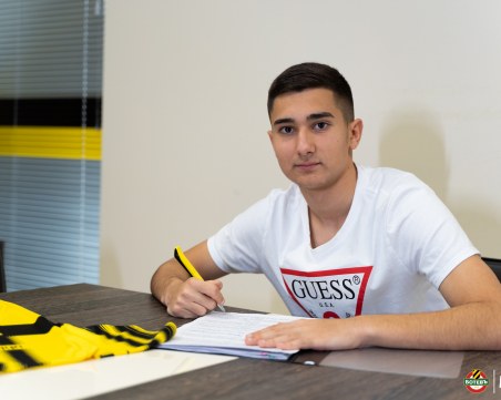 Ботев подписа с талантлив юноша