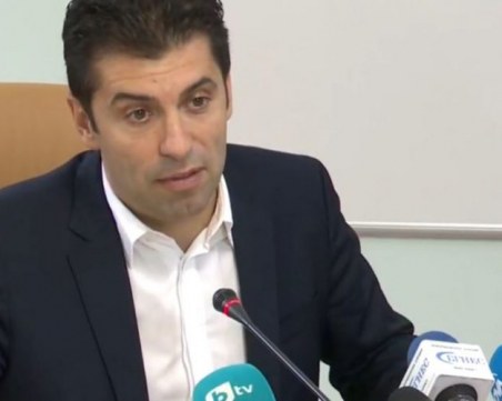 На Кирил Петков свободата на словото му дойде в повече – забрани коментарите на стената си