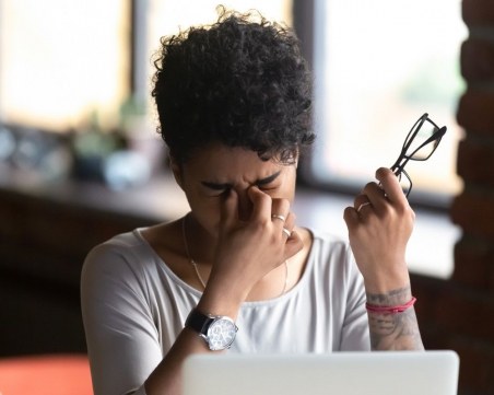 Някои навици, които могат да навредят на очите ни