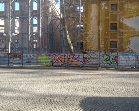 След повече от пет години: Махат оградите на ул. 